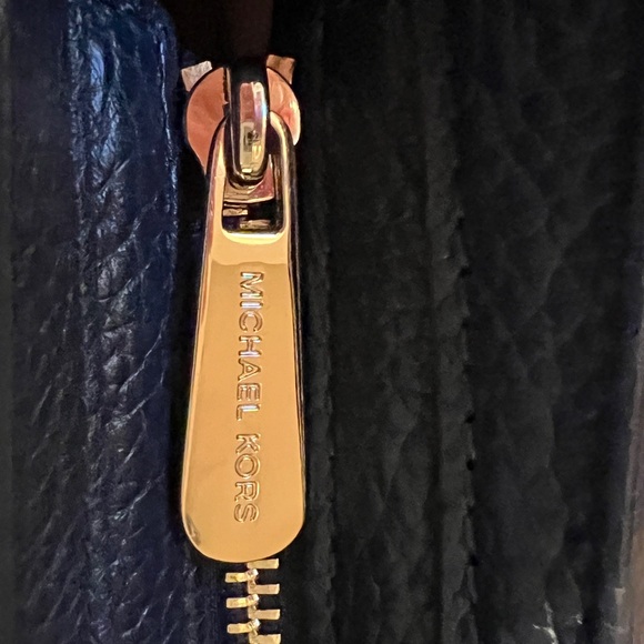 MICHAEL KORS Hamilton Traveler Crossbody Bag Navy Blue - Picture 10 of 16